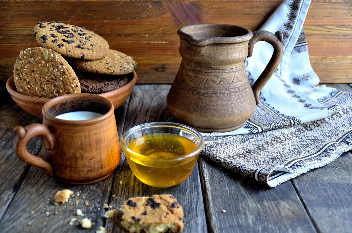 10 پیشنهاد جذاب نوشیدنی های خنک تابستانی تهیه شده با عسل